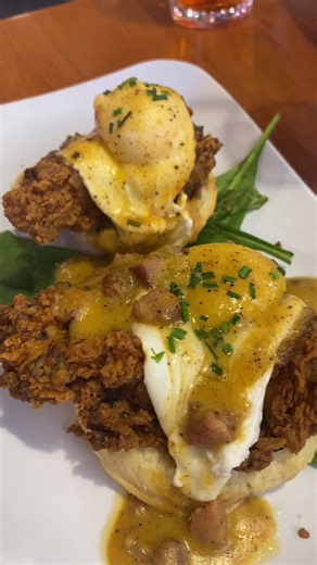 St. Charles Eggs Benedict For Breakfast In Charlotte NC At Ruby Sunshine 😋🍳🍗