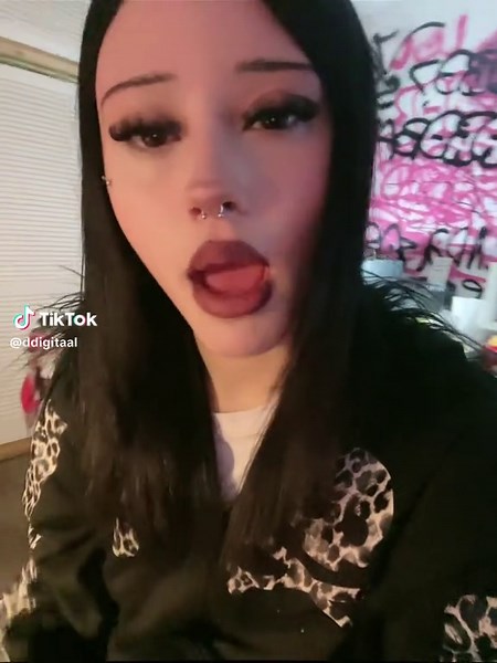 Videos de 𝔃𝓪𝓶 (@ddigitaal) con “original sound - 𐕣”