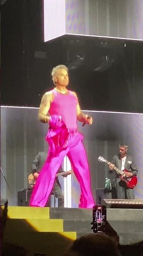 Robbie Williams - Enter Sandman live Athens 2025 (4K)