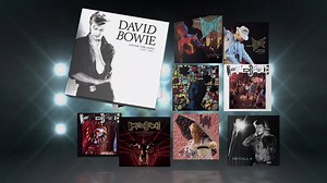 Entre 1983 y 1988 DAVID BOWIE gozó de unos de los periodos de mayor éxito e inspiración creativa. LOVING THE ALIEN reúne todos sus discos de esa época, además de un álbum en directo inédito, una nueva producción de “Never Let me Down” y mucho más. Esta lujosa caja edición limitada, ya está disponible en formatos 11CDs y 15LPs. | David Bowie