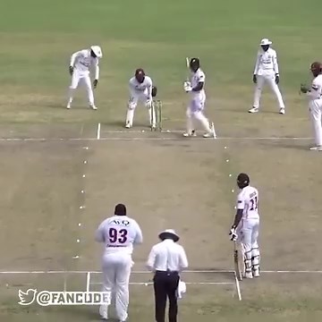 Big Rahkeem Cornwall has taken a blinder of his own bowling! 😲🤯 | Fox Cricket