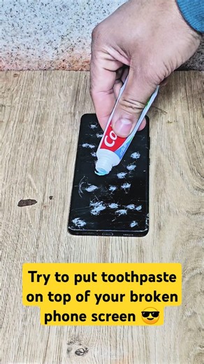 Try to put toothpaste on top of your broken phone screen 😎#lifestyle #automobile #mobile #yshorts