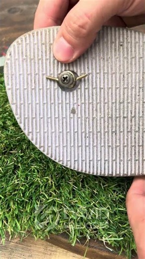 The screw technique to fix flip-flops.#DIY #LifeHack #FixIt 🔩🩴✨