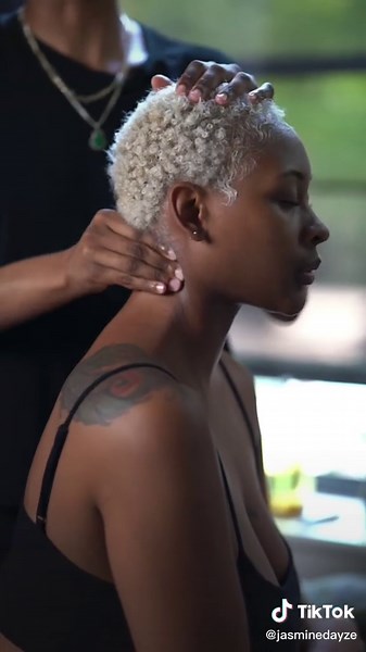 Story time & how to give a great neck rub. #howtomassage