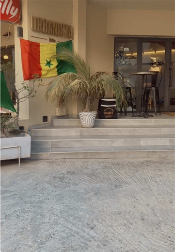 Cette vidéo témoigne de mon cheminement vers centralisation de ma personne dans ma vie. Allons au resto seule c’est tellement ok pour moi ❤️#solodate #visibilité #pourtoii #fyp #tiktoksenegal🇸🇳