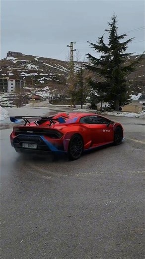 WINTER BEAST: Huracan STO Snow Drift!🏎️ 💨💥🔝#topcars #lamborghini #lamborghinidonut #shorts
