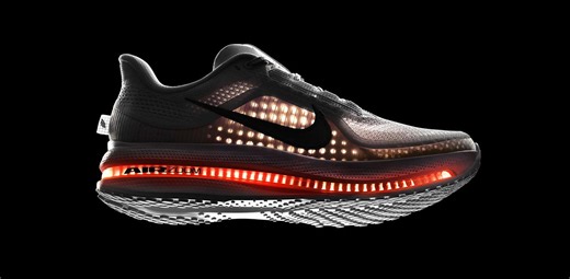 弾むようなおもしろい走り。NIKEの新感覚シューズはエア搭載