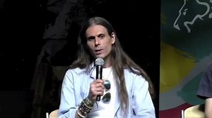 Aurélien Barrau, un astrophysicien très respecté par sa communauté, spécialisé dans la physique des astroparticules, des trous noirs, la gravité quantique à boucles et en cosmologie, prend la parole au Climax Festival. Crédit : RevueFarOuest. http://revue-farouest.fr Un grand merci a l'équipe de Far Ouest pour ces images Intervention a écouter, a méditer et a partager ! Conférence #Climax | Documentaire