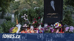 Srdce nehasnou, fanoušci nezapomínají. Pět let bez Karla Gotta - iDNES.cz