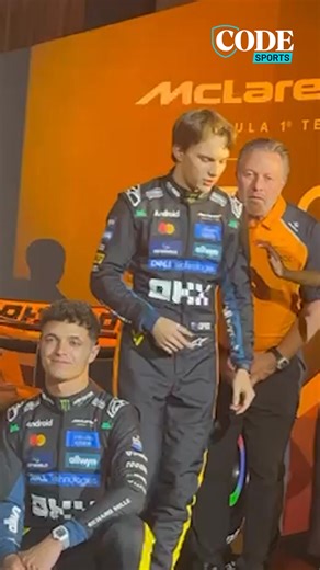 Well well well, so much for no McLaren bias! Oscar Piastri had to make way for Zak Brown and Lando Norris to get a photo without the Australian! 👀 McLaren insiders spill on ‘bias against’ Piastri: bit.ly/44NxJnr | Courier Mail Sport