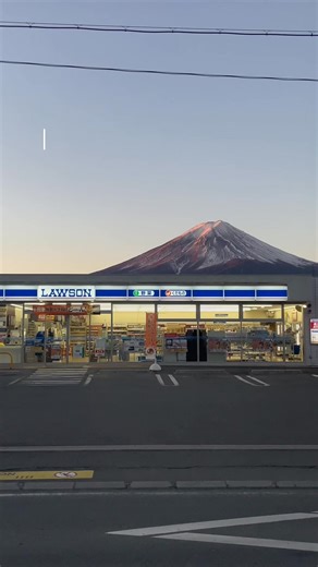 Australia's #1 Travel Charger 🌏 Is now 𝟯𝟬% 𝗢𝗙𝗙 Meet the PowerPack Universal 2: • Works in 150 countries • Built-in 80cm retractable cable • Wall charger power bank in one • MagSafe-compatible wireless charging One device replaces your charger, power bank, cables and adaptors. Shop it during our Black Friday sale 👇 https://snapwireless.com.au/products/powerpack-universal-2 | SnapWireless