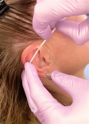 forwardhelix #piercing #piercingrotterdam #piercer #voorjouLove this Forward Helix Who has One?