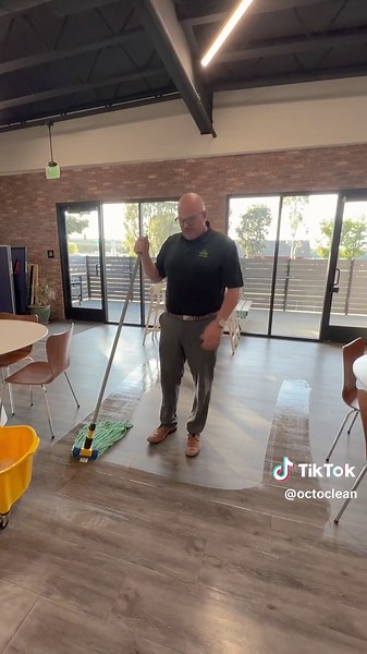 Efficient Commercial Floor Cleaning Method with Box Technique
