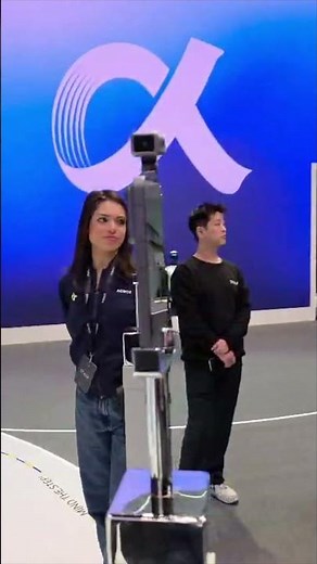 ¿Cómo funciona el celular robot del MWC 2026?