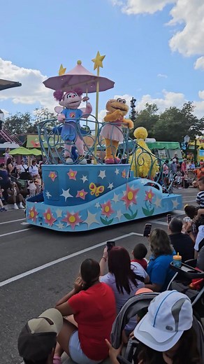 Sesame Street Parade 💕 #sesamestreet SeaWorld #seaworld | Tiana Carmichael