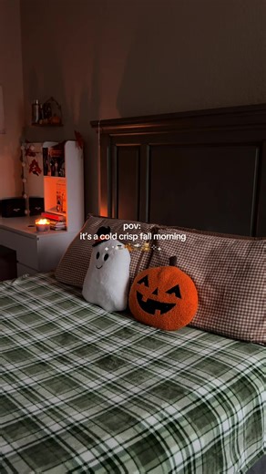 Cozy Fall Mornings: Embracing Autumn Vibes