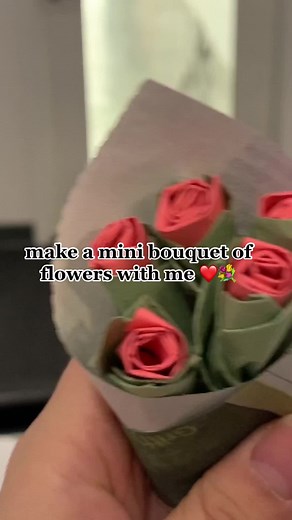 this mini bouqet of flowers turned out so cute 😭💕🌹ib: @Sarah @thispinterestvibe ·͙☽˚‧✧ #diy #paperflower #paperbouquet #diygift #giftideas #valentinesday #valentinesgift #paperrose