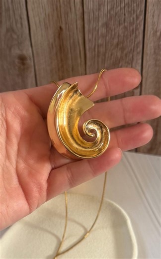 Gold Conch Shell Pendant Necklace - Etsy