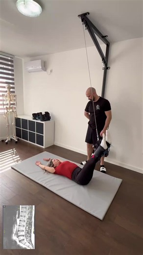 Osteopatía suspendida libera la columna de Sarah y alivia su dolor lumbar intenso. Suscríbete #osteopatia #quiropraxia #dolorlumbar #fisioterapia #espalda