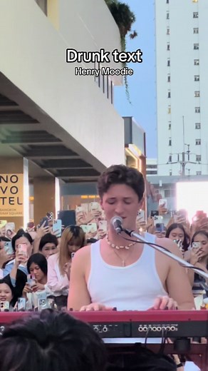 Henry Moodie's Drunk Text Adventures in Thailand