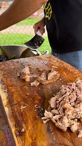 Birria de cerdo 🐷 Mira nomas que chulada 🤤 #fypシ゚ #mexico #carnitastacos #birria #carnitas #chicharron #food | Jonathan Delgadillo