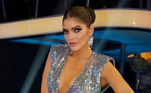 Ana Bárbara con un body nude tapa sus encantos con unos escasos cristales