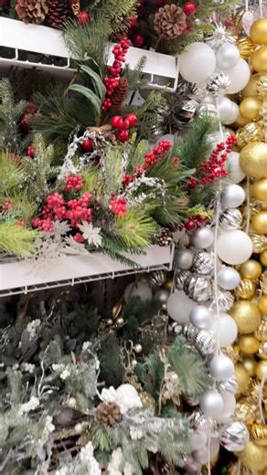 73K views · 416 reactions | From holiday home décor to gifts and wrapping supplies, we have everything you need to save BIG & make the season bright Don’t miss our deals this weekend! #biglotsfinds | Big Lots | Facebook