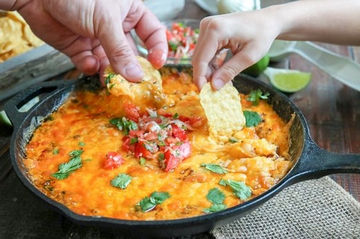 Easy Queso Dip Recipe (in a skillet)