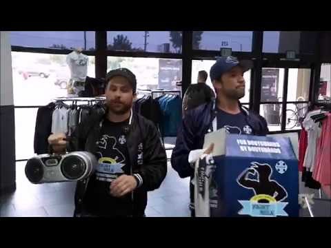 It's Always Sunny in Philadelphia - Mac and Charlie promoting fight milk