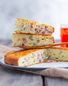 Ecco una torta salata diversa dal solito: torta 7 vasetti!😍 Golosa e a dir poco irresistibile, perfetta per i pranzi sotto l'ombrellone💛🌊 Manu Cookandrock Trovate il testo ricetta qui 👉 https://ricette.giallozafferano.it/Torta-7-vasetti-salata.html | Giallozafferano