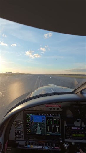 POV ✈️ Airplane landing from pilot's perspective #flying #landing #airplane #pilot #pilotlife