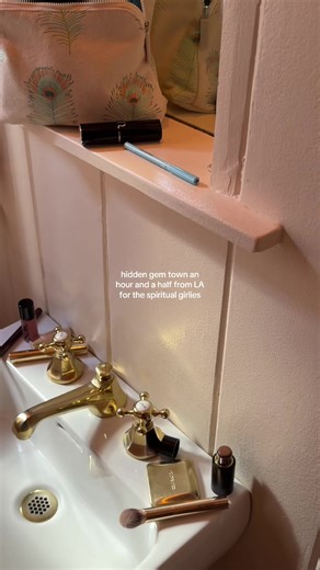 📍OJAI, CA - open for recs ♥️ - Jone’s & Company - Tarot with Sandy // she’s so incredible and truly has a gift. Her readings were so specific and accurate for my friend and I. Such a fun experience!! - The Crystal Corner - Rory’s Place for dinner // sit at the bar - FIG // for the cutest home shop - OJAI ROOTS // for a juice and a little shopping - Rory’s other place // for matcha, breakfast, and matcha affogato - Highly Likely // for dinner #ojai #LA #ojaicalifornia