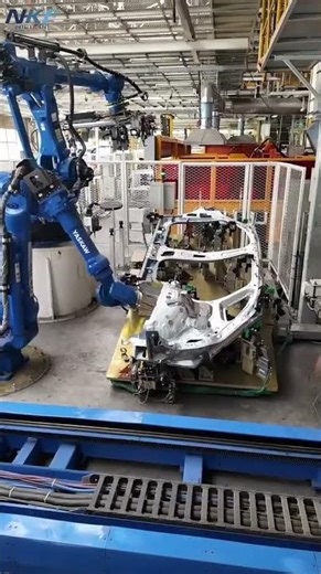 Automated welding and handling by Yaskawa robot synchronizing with linear track #shorts #ytshorts