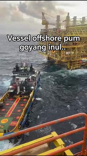 Kapal offshore pum goyang dik..apatah lagi bot pancing yg kecil.. #comunityfbpro #fbprofesional #offshorelife | Where WMasri