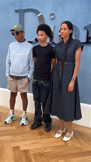 PHARRELL WILLIAMS EN FAMILLE @pharrell est venu accompagné de son épouse Helen Lasichanh et de leur fils Rocket Ayer Williams pour assister au premier défilé Dior Homme sous la houlette de @jonathan.anderson récemment nommé directeur artistique de la maison. — #pharrellwilliams #family #dior #diormen #diorsummer26 #fashionweek | Gala