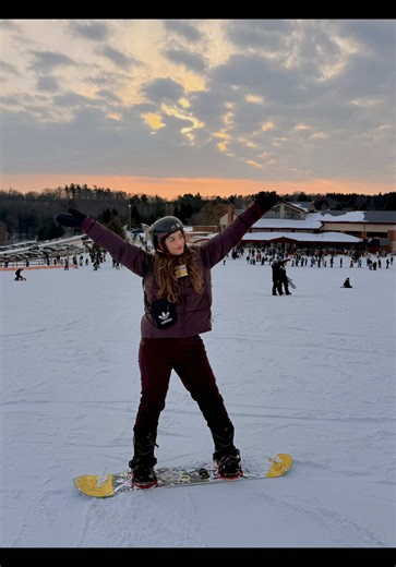 This was with a snowboarding lesson… imagine if I went without one 😩🥹 I actually loved snowboarding the falling and recovery part though? Not so much 🥲 #snowboarding #fail #beginner #fyp #snowboardtiktok