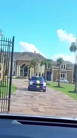 Pullin up to Boosie’s estate