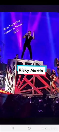 She bangs she bangs! #rickymartin #shebangs #liveconcert #toronto #scotiabankarena