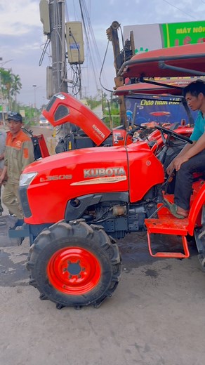 96K views · 1.2K reactions | Được mùa bội thu | Mấy anh trai rủ nhau đi xem máy | Chốt liền 4 xe luôn | Kubota #L3218SP #L3608 #L4018SP và #L4708SP | lên đường về Đắk Lắk phục vụ | #kubotalequan #maycaylequan #maynongnghieplequan | Máy Nông Nghiệp LÊ QUÂN | Facebook