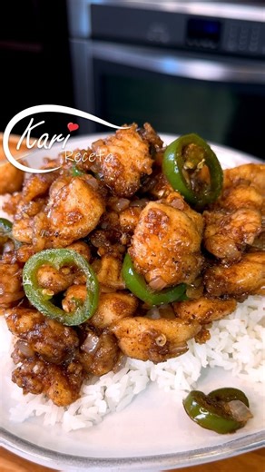 Karina Valladares on Instagram: "Pollo con Jalapeño Receta Súper Fácil. Dale un toque picosito a la cena con este delicioso Pollo con Jalapeño 😋 ¡Una receta rápida y facilísima, lista en poquito tiempo! 🥰 A mí me encanta acompañarlo con arroz blanco, queda riquísimo. POLLO CON JALAPEÑO – INGREDIENTES: Para el pollo: ► 0.7 kg de pollo (también puedes usar 3/4 de kilo) ► 1 cucharada de sazonador “The Blend” ► 1/2 taza de fécula de maíz (maicena) ► 1/2 cebolla blanca ► 2 chiles jalapeños Para la 