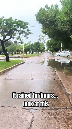 This is Avenida Hernandarias after today’s heavy rain 🚨🌊