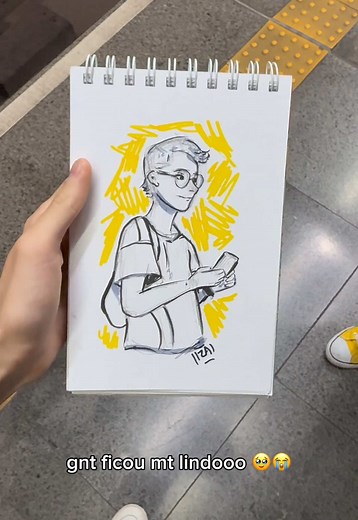 Desenhos Incríveis no Metrô com Iza Duarte