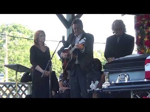 Vince Gill , Patty Loveless, Ricky Skaggs / Go Rest High On That Mountain
