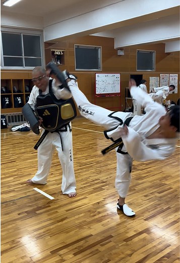 Mastering Taekwondo Side Kicks: Right and Left Techniques