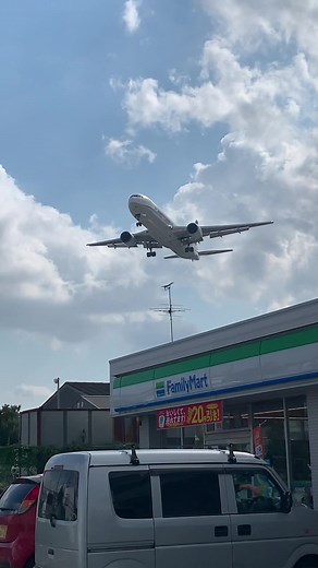 ANA Boeing 767 Landing at Itami Airport | Amazing Convenience Store Experience