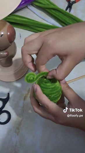 Crea a Pascal de Rapunzel con Limpiapipas: Tutorial