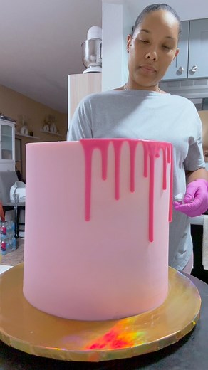 341K views · 8.8K reactions | The Drip 奈 #cakedecorating #cake #dripcake | Brianna Collins | Facebook