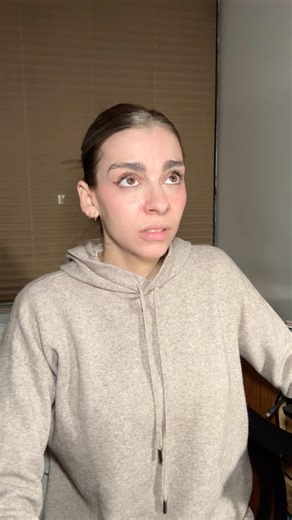 Cuando mi madre me quiere enseñar algo en su móvil! #humor #comedia