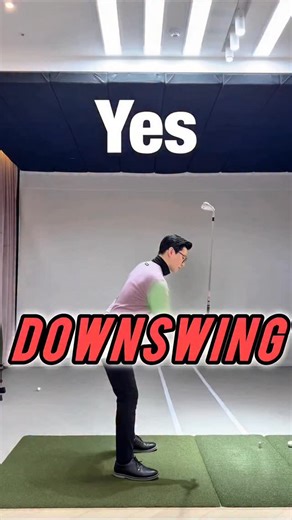 김현우 프로 on Instagram: "💊 Lesson Summary 💊 Imagine hammering straight down from the top. Shoulder, elbow, hand, then the clubhead. This vertical sequence makes the downswing simple and powerful. ⸻ 다운스윙을 어렵게 생각하지 마세요. 위에서 아래로 해머질하듯 어깨 → 팔꿈치 → 손 → 헤드 이 순서만 떠올리면 훨씬 쉬워집니다. ⸻ 想象从上往下垂直敲锤子的感觉。 肩膀、手肘、手、最后是杆头。 这个顺序能让下杆更简单、更有力量。 ⸻ 上から下へハンマーを打つイメージです。 肩、肘、手、そしてクラブヘッド。 この順序を意識するとダウンスイングが楽になります。 . . . #꾸준함이답이다 #btswing #golf #김현우프로"
