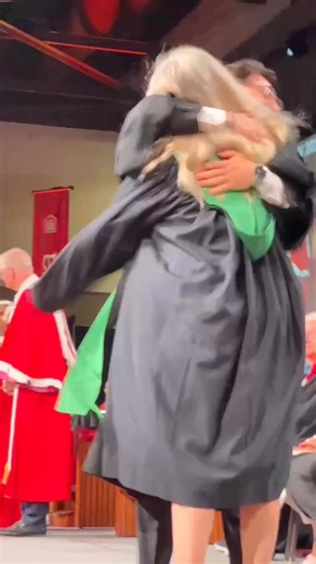 On devient tous si émotifs ici! 🥹Le temps passe si vite — félicitations à tous les diplômés! Savourez ce Moment. #uograd25 | uOttawa